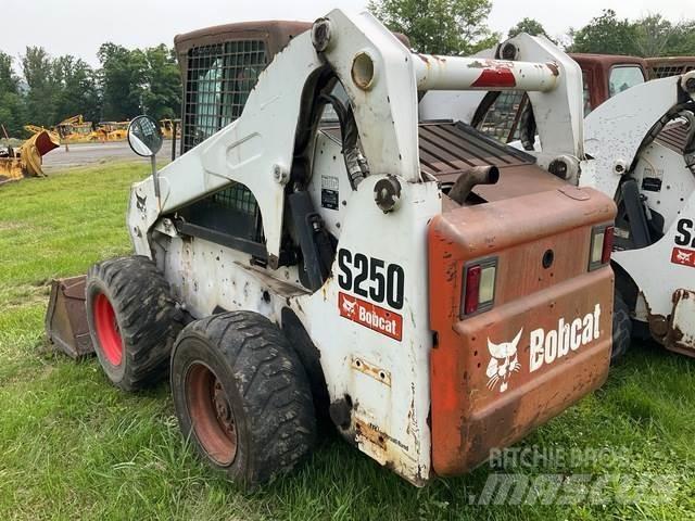 Bobcat S250 Мини-погрузчики