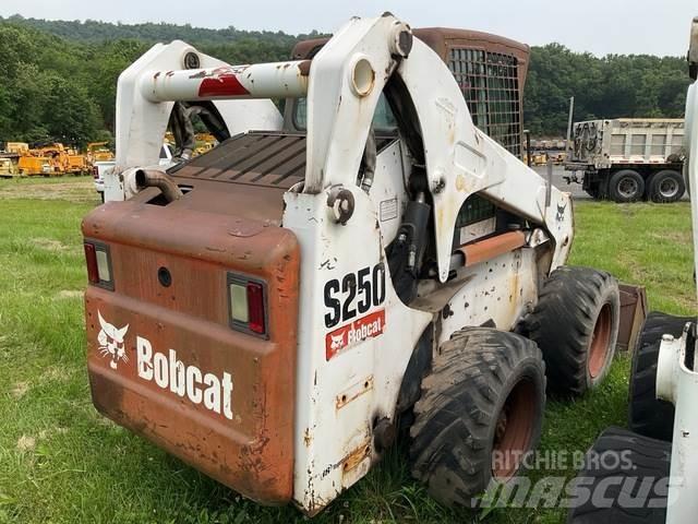 Bobcat S250 Мини-погрузчики