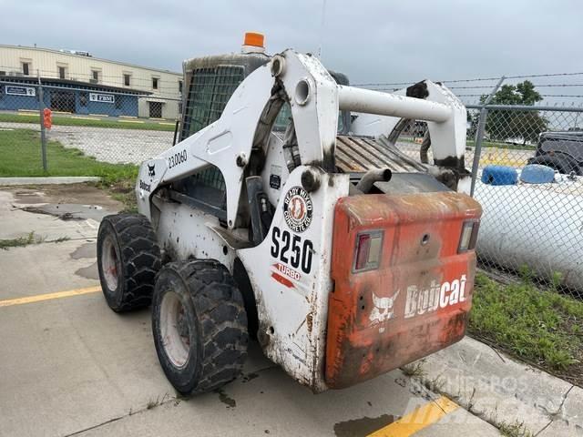 Bobcat S250 Мини-погрузчики
