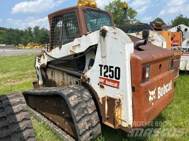 Bobcat T250 Мини-погрузчики