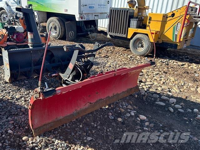 Boss  Снежные отвалы и плуги