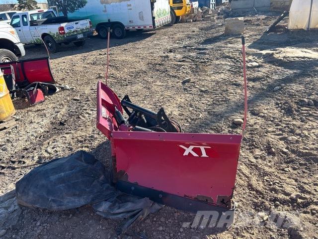 Boss XT Снежные отвалы и плуги