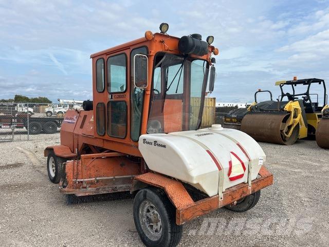 Broce CRT350 Внутренние подметальные машины