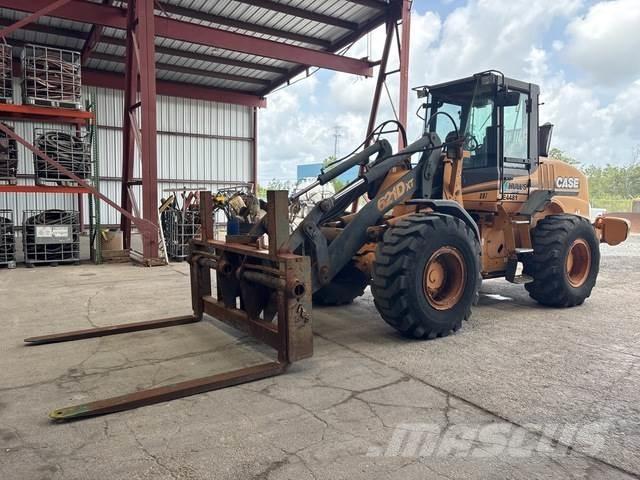 CASE 621DXT Фронтальные погрузчики