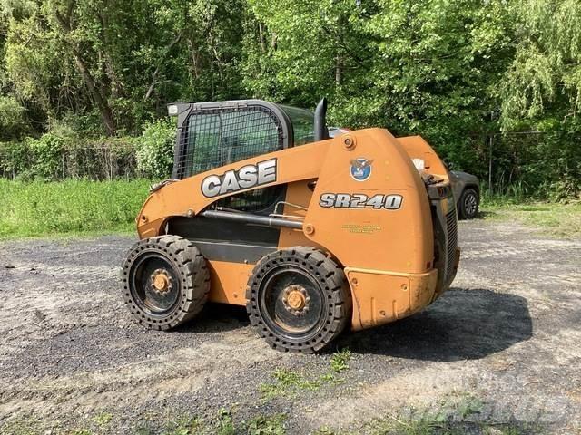 CASE SR240 Мини-погрузчики