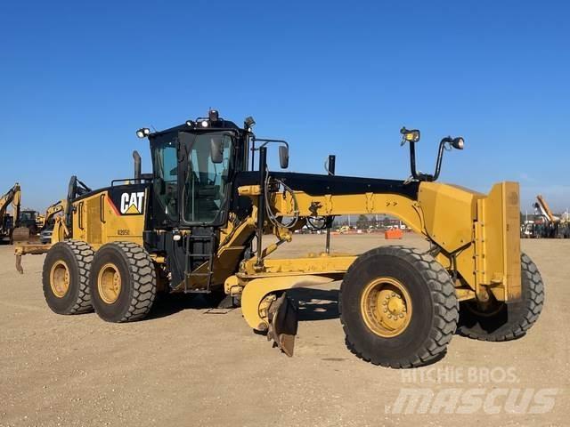 CAT 14M Грейдеры