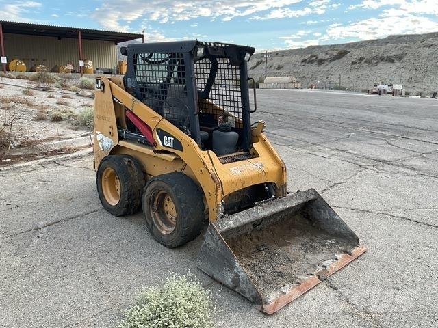 CAT 226B Мини-погрузчики