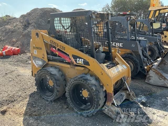 CAT 226B3 Мини-погрузчики