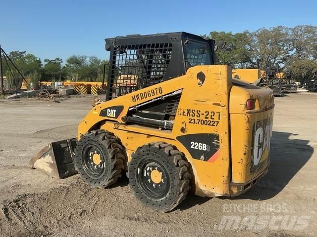 CAT 226B3 Мини-погрузчики
