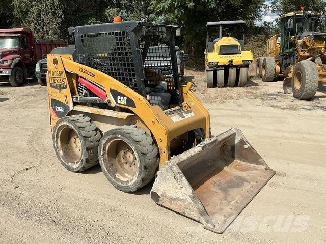 CAT 226B3 Мини-погрузчики