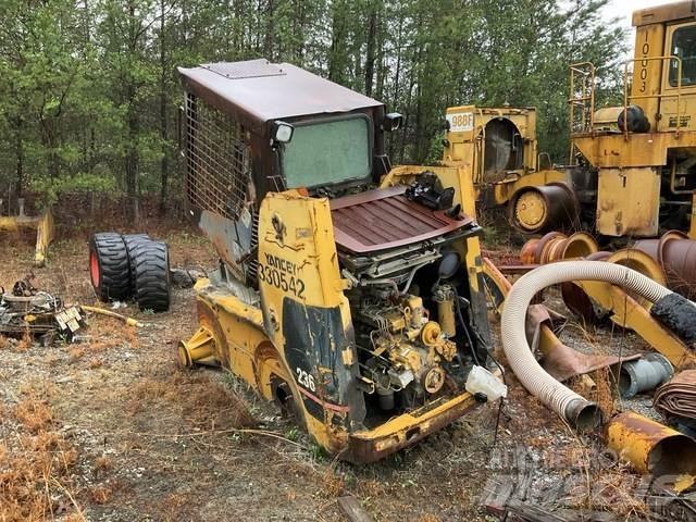 CAT 236 Мини-погрузчики