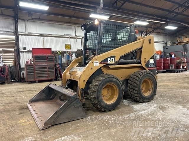 CAT 236B Мини-погрузчики