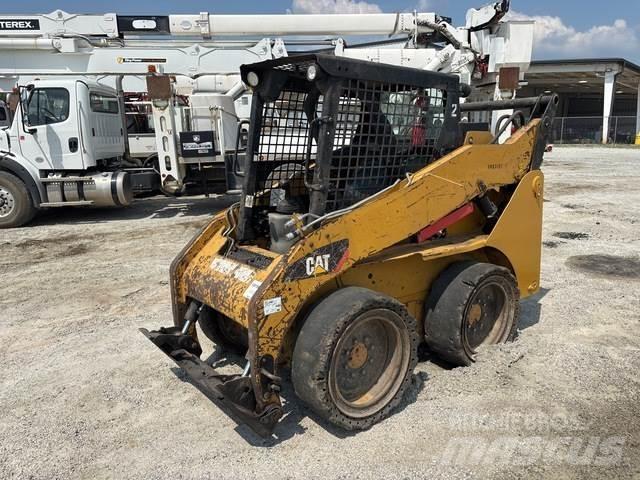 CAT 242B3 Мини-погрузчики