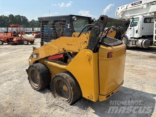 CAT 242B3 Мини-погрузчики