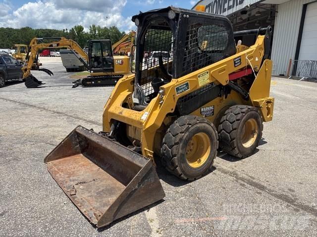 CAT 242D Мини-погрузчики