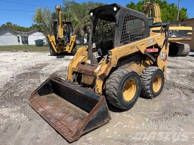 CAT 242D3 Мини-погрузчики