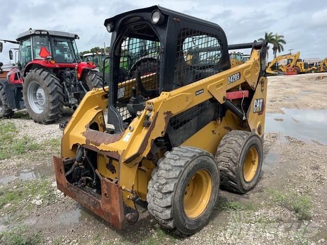 CAT 242D3 Мини-погрузчики