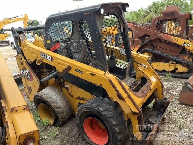 CAT 242D3 Мини-погрузчики