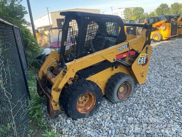 CAT 242D3 Мини-погрузчики