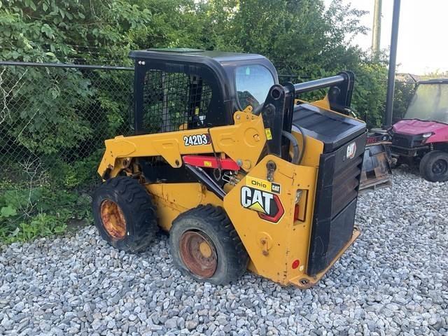 CAT 242D3 Мини-погрузчики