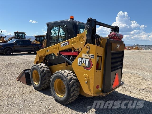 CAT 242D3 Мини-погрузчики