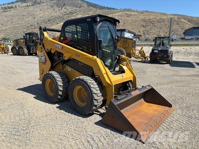 CAT 242D3 Мини-погрузчики