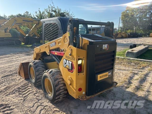 CAT 242D3 Мини-погрузчики