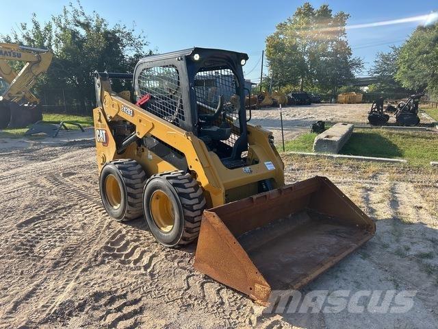 CAT 242D3 Мини-погрузчики