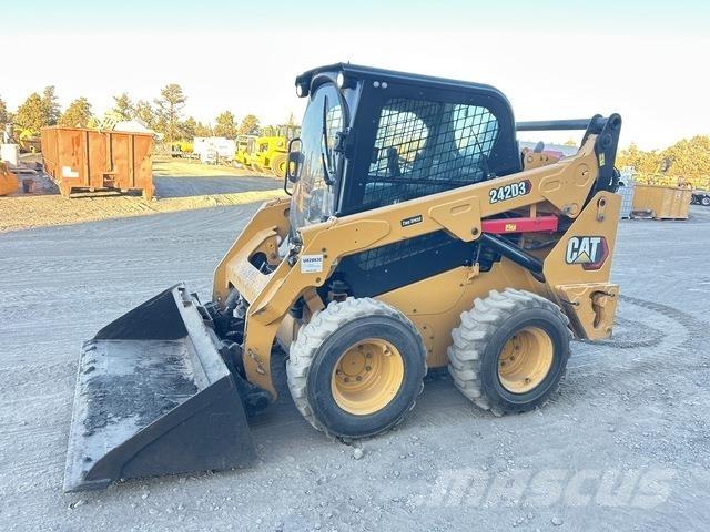 CAT 242D3 Мини-погрузчики
