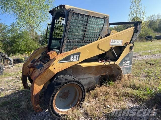 CAT 252B Мини-погрузчики