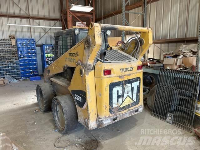 CAT 252B Мини-погрузчики
