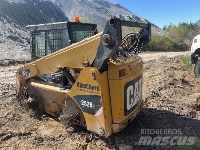 CAT 252B3 Мини-погрузчики
