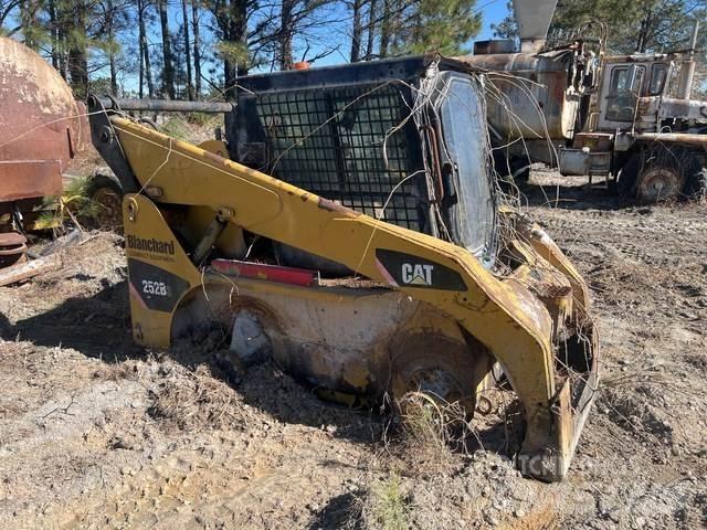 CAT 252B3 Мини-погрузчики