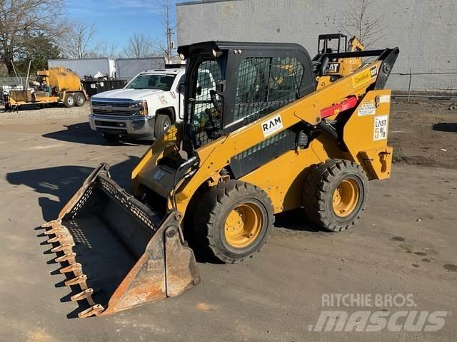 CAT 272D2 Мини-погрузчики