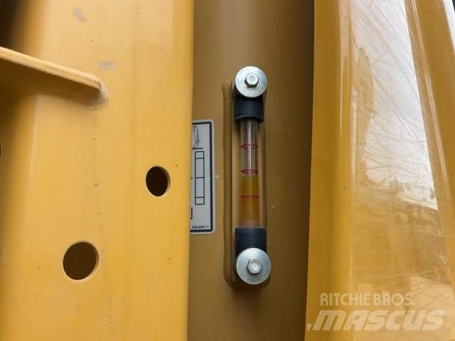 CAT 326 GC Гусеничные экскаваторы