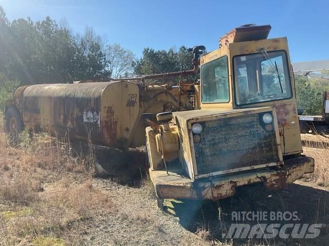 CAT 613B Поливочные машины