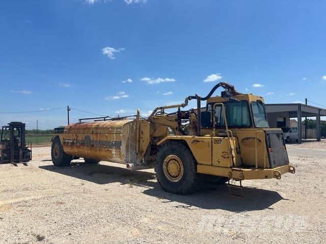 CAT 613C Поливочные машины