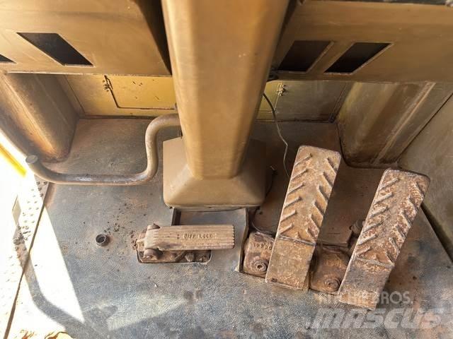 CAT 633E Скреперы