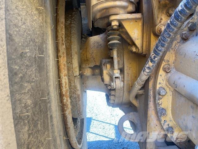 CAT 651 Поливочные машины