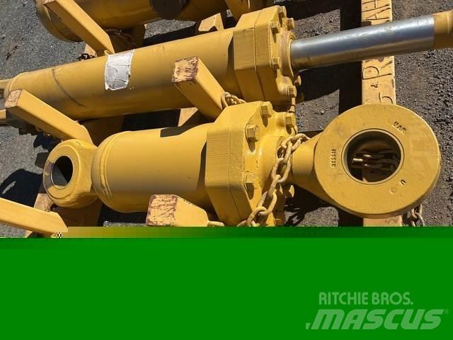CAT 657E Коммерческий транспорт - Другие