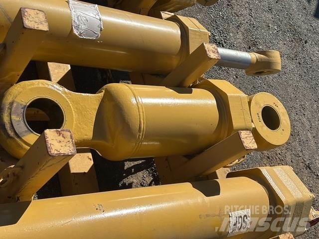 CAT 657E Коммерческий транспорт - Другие