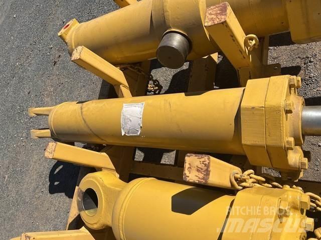 CAT 657E Коммерческий транспорт - Другие