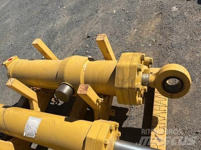 CAT 657E Коммерческий транспорт - Другие