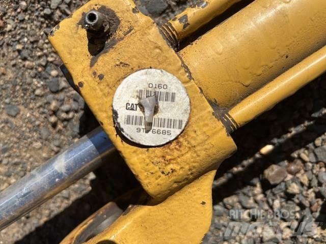 CAT 657E Коммерческий транспорт - Другие