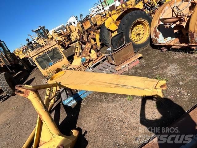 CAT 657E Коммерческий транспорт - Другие