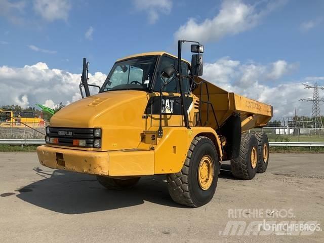 CAT 725 Шарнирно-сочленённые самосвалы