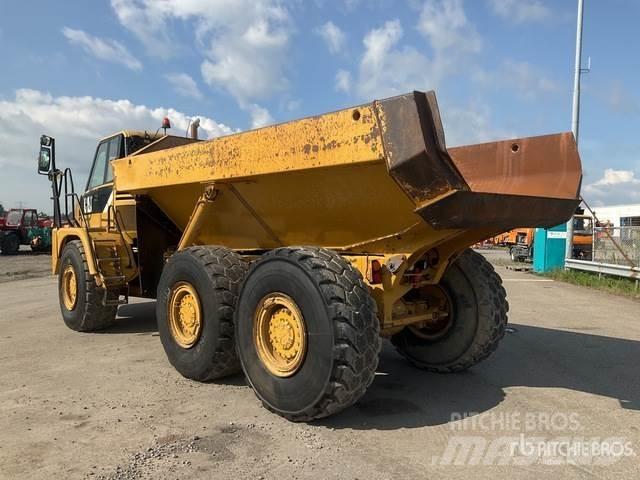 CAT 725 Шарнирно-сочленённые самосвалы