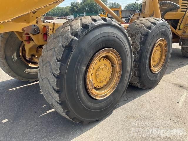 CAT 725 Шарнирно-сочленённые самосвалы
