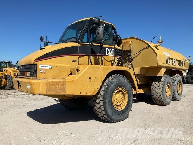 CAT 725 Поливочные машины