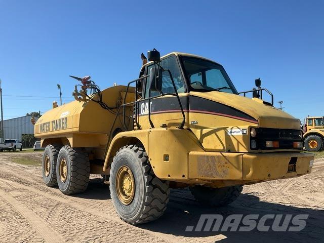 CAT 725 Поливочные машины